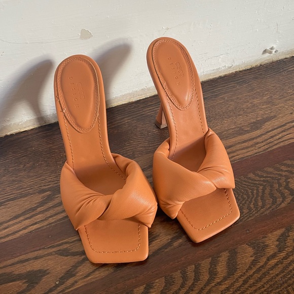 Nude sexy heels size 6.5 - Picture 3 of 3